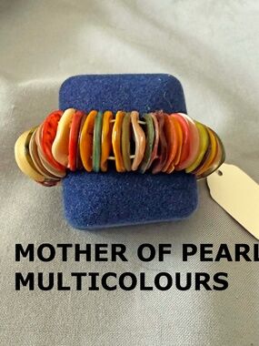 BRACELET MOTHER OF PEARL IN MULTICOLOUR HALF MOONS, ¾ X ¼ In. STONES, STRETCHY